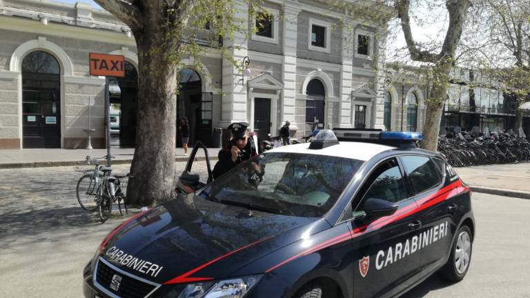 Rimini, mostra documenti falsi ai Carabinieri alla stazione: 53enne arrestato Rimini, mostra documenti falsi ai Carabinieri alla stazione: 53enne arrestato