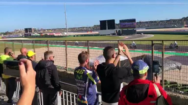 MotoGp, l'omaggio a Fausto Gresini del figlio Luca con Capirossi e il Team MotoGp, l'omaggio a Fausto Gresini del figlio Luca con Capirossi e il Team
