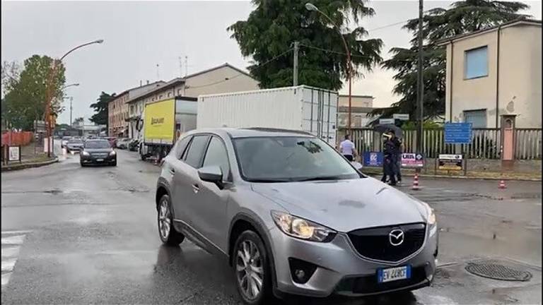 Schianto tra una bici e un camion: morto un 43enne Schianto tra una bici e un camion: morto un 43enne