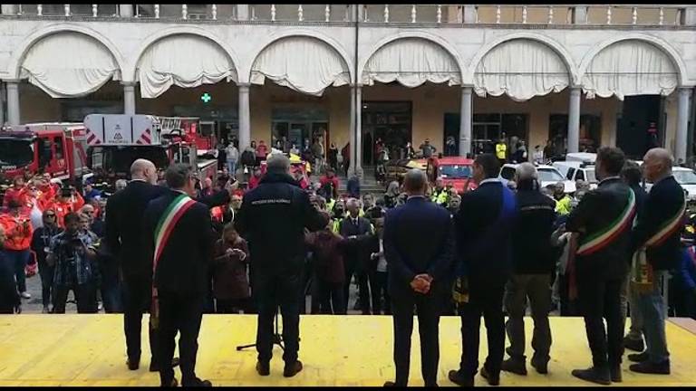 Faenza, il ministro ai volontari della Protezione Civile: Grazie, siete un tesoro VIDEO Faenza, il ministro ai volontari della Protezione Civile: Grazie, siete un tesoro VIDEO