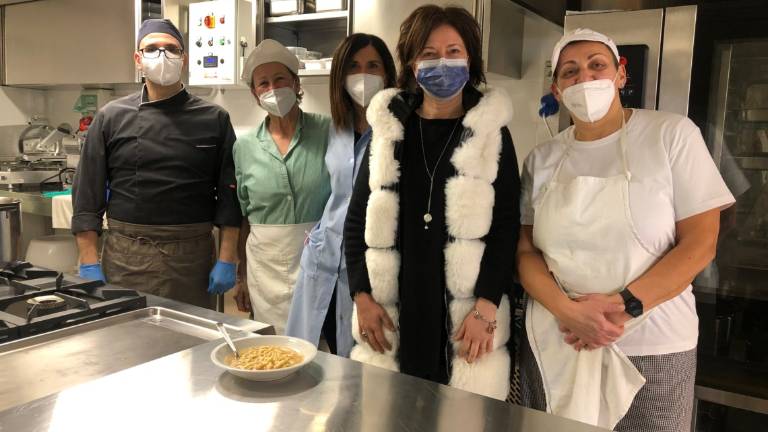 Riccione, la cucina del nido Rodari sforna 190 pasti al giorno Riccione, la cucina del nido Rodari sforna 190 pasti al giorno