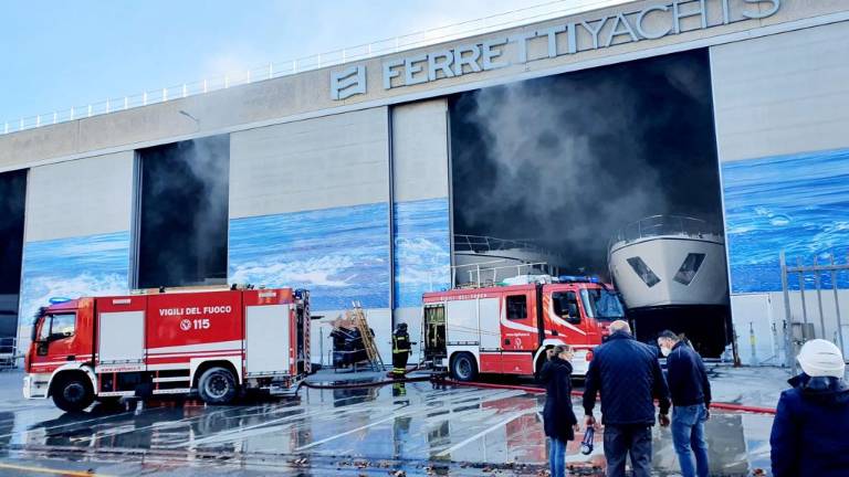 L'incendio di Cattolica. Ferretti Yacht: Ora la zona è in sicurezza L'incendio di Cattolica. Ferretti Yacht: Ora la zona è in sicurezza