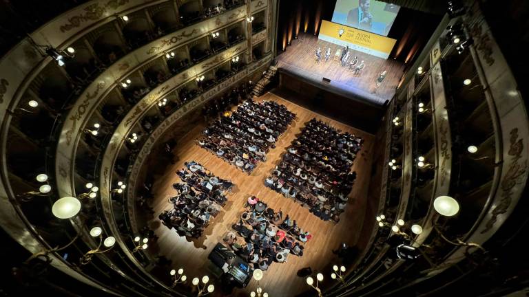 Il magnifico colpo d’occhio di ieri al teatro Bonci per Alessandro Barbero (Zanotti) Il magnifico colpo d’occhio di ieri al teatro Bonci per Alessandro Barbero (Zanotti)