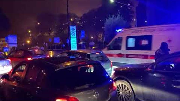 Cesena, file al drive through: il traffico è finito ko Cesena, file al drive through: il traffico è finito ko