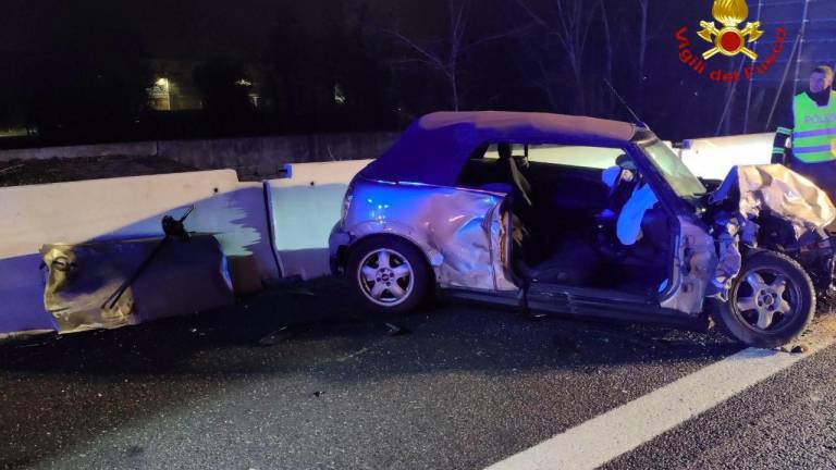 Imola. Quattro feriti in un incidente in autostrada. Due persone incastrate nell’auto Imola. Quattro feriti in un incidente in autostrada. Due persone incastrate nell’auto