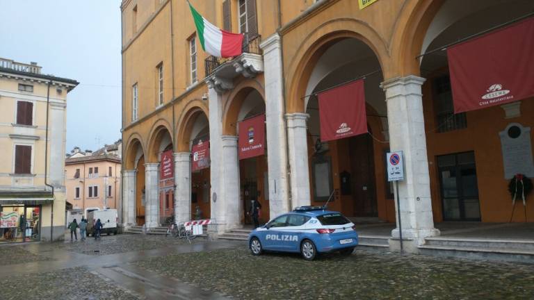 Cesena, l'orologio del Comune si illumina di blu per la giornata mondiale sull'autismo Cesena, l'orologio del Comune si illumina di blu per la giornata mondiale sull'autismo