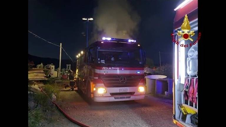 Incendio in un capannone a Civitella: decine di animali senza scampo tra le fiamme VIDEO Incendio in un capannone a Civitella: decine di animali senza scampo tra le fiamme VIDEO