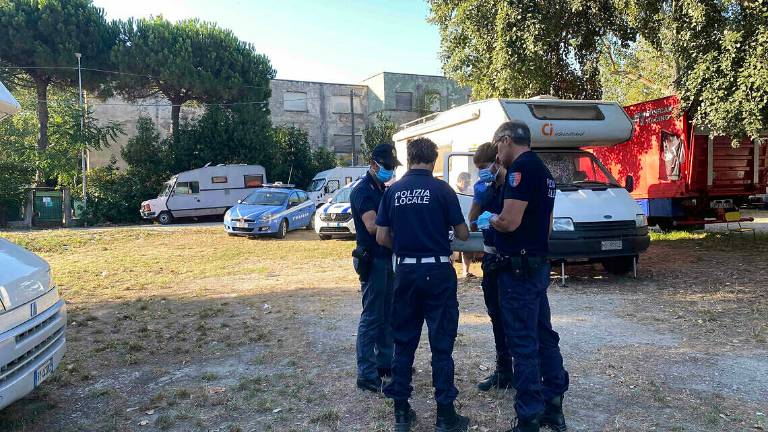 Camperisti: controlli a Cesenatico nel parco a ridosso di viale Colombo Camperisti: controlli a Cesenatico nel parco a ridosso di viale Colombo