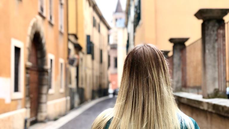 Gambettola, una donna scende dall'auto e salva un bimbo di 7 anni. Il padre: Aiutateci a trovarla, le devo dire grazie Gambettola, una donna scende dall'auto e salva un bimbo di 7 anni. Il padre: Aiutateci a trovarla, le devo dire grazie