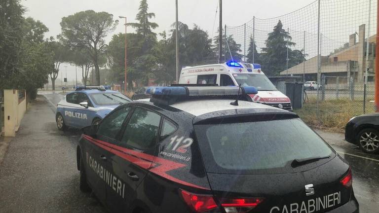 Picchia la fidanzata in strada: arrestato a Cesena Picchia la fidanzata in strada: arrestato a Cesena