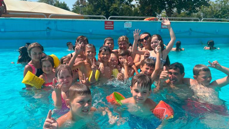I bambini ucraini tornano a casa dopo un mese di soggiorno presso 16 famiglie di Lugo I bambini ucraini tornano a casa dopo un mese di soggiorno presso 16 famiglie di Lugo