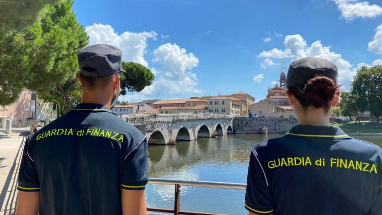 Rimini. Evasione per 1,3 milioni: sigilli a tre attività Rimini. Evasione per 1,3 milioni: sigilli a tre attività