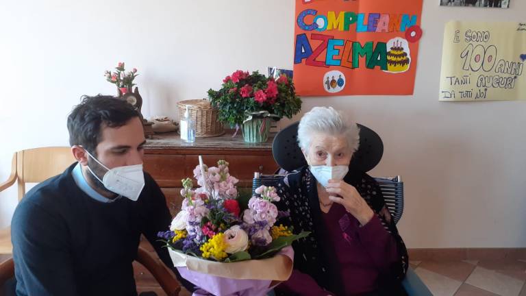Cesena, gli splendidi 100 anni di nonna Azelma Cesena, gli splendidi 100 anni di nonna Azelma