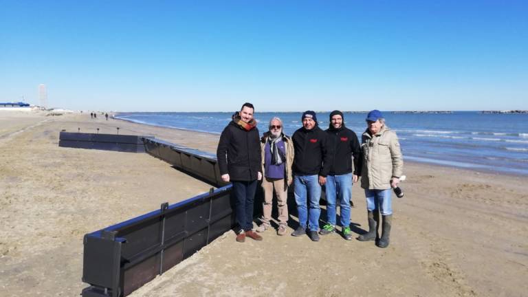 Cesenatico, in spiaggia sperimentazione contro l'erosione Cesenatico, in spiaggia sperimentazione contro l'erosione