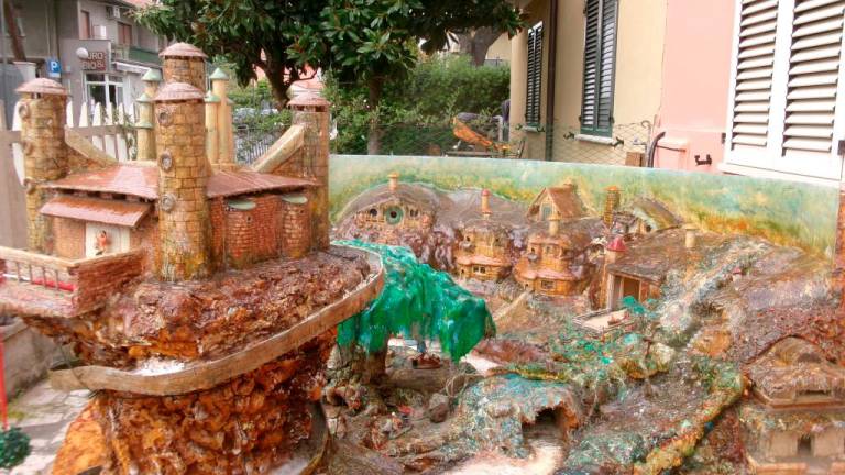 Gambettola, appassionato del Signore degli Anelli crea un giardino tolkieniano Gambettola, appassionato del Signore degli Anelli crea un giardino tolkieniano