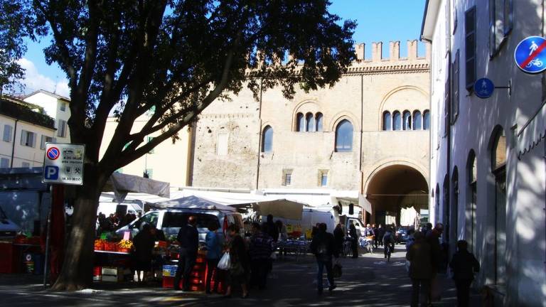 Faenza, modifiche alla viabilità in piazza Martiri della Libertà Faenza, modifiche alla viabilità in piazza Martiri della Libertà