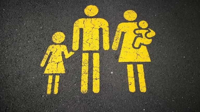 Faenza, minaccia di morte moglie e figlia: arrestato padre padrone Faenza, minaccia di morte moglie e figlia: arrestato padre padrone