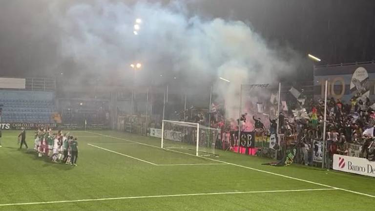 Calcio C play-off: il Cesena festeggia sotto la pioggia il colpo di Lecco. Toscano: Nessun rimpianto, avanti così VIDEO Calcio C play-off: il Cesena festeggia sotto la pioggia il colpo di Lecco. Toscano: Nessun rimpianto, avanti così VIDEO