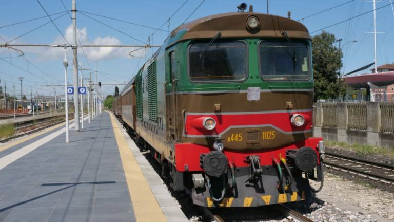 Treni Ravenna, non si sa quando sarà riattivato il traffico. Ferrovie molto danneggiate Treni Ravenna, non si sa quando sarà riattivato il traffico. Ferrovie molto danneggiate