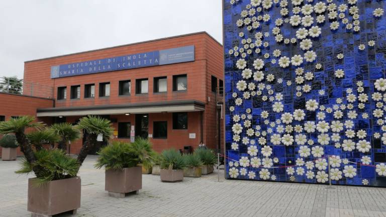 Imola, focolaio in ospedale la situazione è stabile Imola, focolaio in ospedale la situazione è stabile