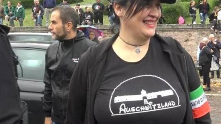 La maglietta Auschwitzland a Predappio? Impossibile ridurla a goliardia La maglietta Auschwitzland a Predappio? Impossibile ridurla a goliardia