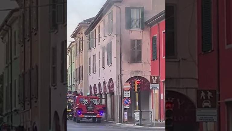 Cesena, casa a fuoco: 4 persone evacuate dalle finestre VIDEO Cesena, casa a fuoco: 4 persone evacuate dalle finestre VIDEO