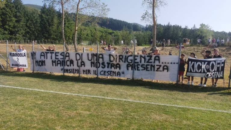 Calcio C, Cesena: striscione contro la società nel primo test ad Acquapartita (12-0) Calcio C, Cesena: striscione contro la società nel primo test ad Acquapartita (12-0)