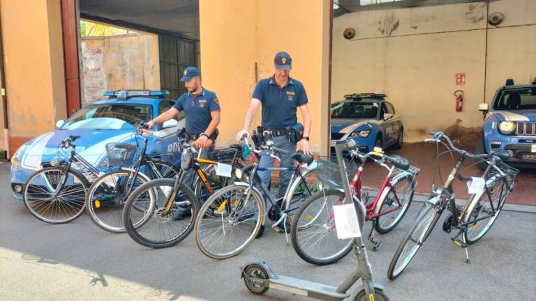 Imola, la polizia cerca i proprietari di diverse bici rubate e recuperate in centro Imola, la polizia cerca i proprietari di diverse bici rubate e recuperate in centro