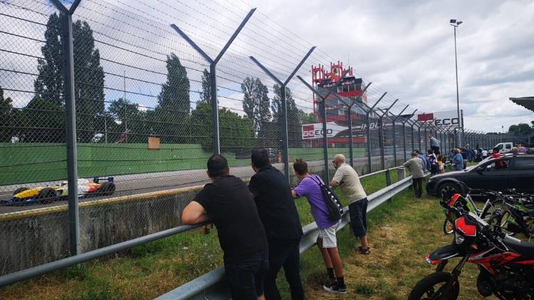 Autodromo di Imola, lutto al Peroni Race muore per malore un pilota Autodromo di Imola, lutto al Peroni Race muore per malore un pilota