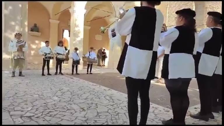 Il Palio di Cesena è salito all'abbazia del Monte VIDEO Il Palio di Cesena è salito all'abbazia del Monte VIDEO