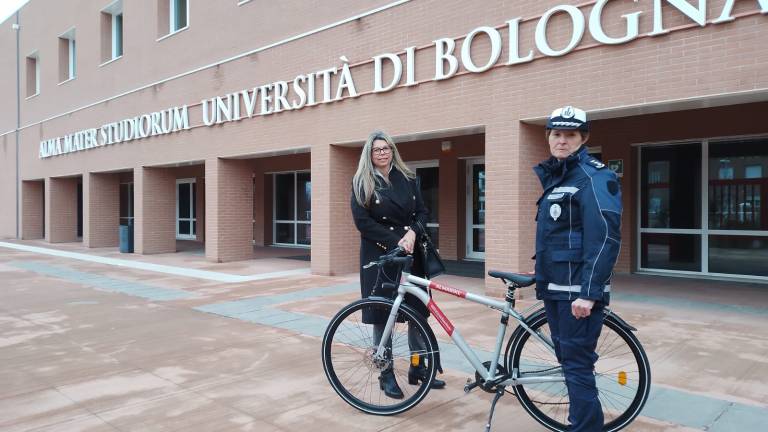 Cesena, ruba una bici del Campus: la Polizia la ritrova all'Abbazia del Monte Cesena, ruba una bici del Campus: la Polizia la ritrova all'Abbazia del Monte