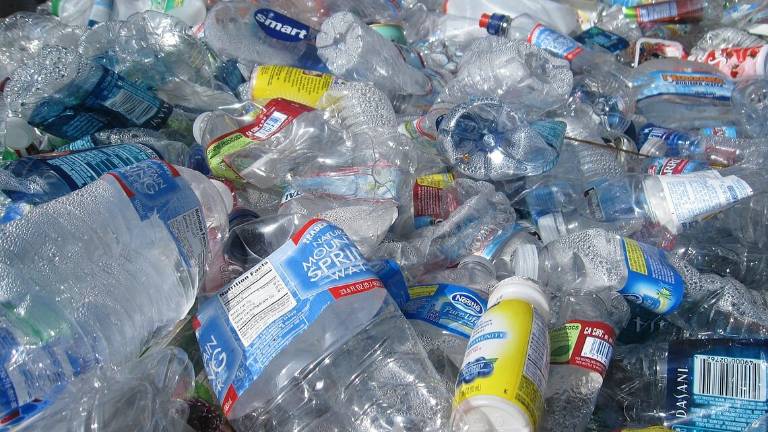 Il report di Hera: bere acqua del rubinetto evita il consumo di 284 milioni di bottiglie di plastica Il report di Hera: bere acqua del rubinetto evita il consumo di 284 milioni di bottiglie di plastica