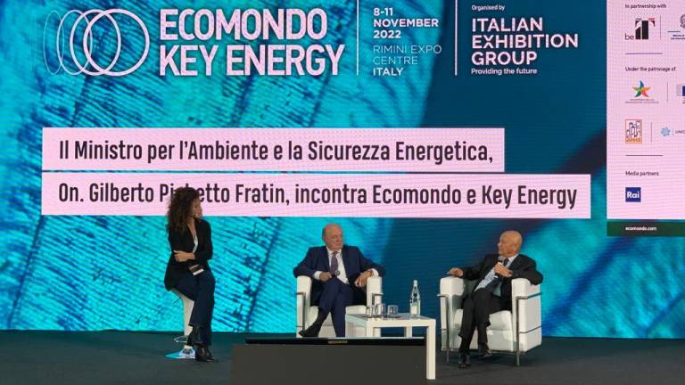 Rimini, il ministro dell'ambiente: Le trivellazioni? Le famiglie hanno bisogno di gas VIDEO Rimini, il ministro dell'ambiente: Le trivellazioni? Le famiglie hanno bisogno di gas VIDEO