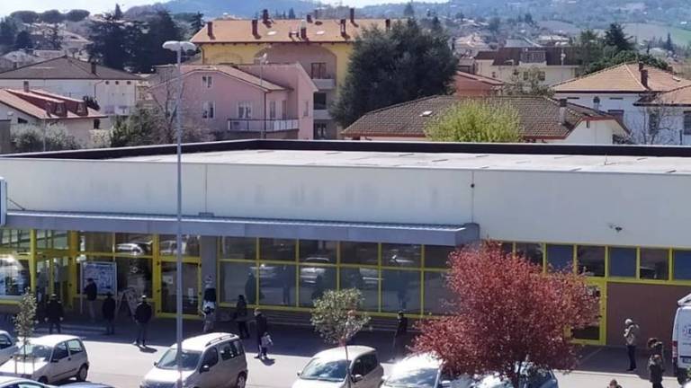 Morciano, nuove regole per fare la spesa: silenzio e guanti Morciano, nuove regole per fare la spesa: silenzio e guanti
