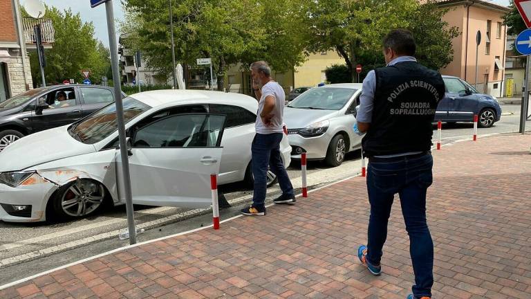 Fuga e schianto a Cesena: scacco alla banda delle truffe agli anziani Fuga e schianto a Cesena: scacco alla banda delle truffe agli anziani