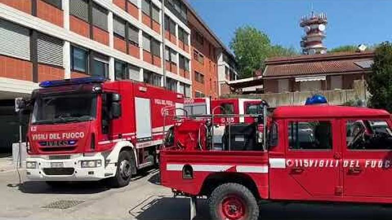 Rimini, allarme antincendio in Comune: edificio evacuato Rimini, allarme antincendio in Comune: edificio evacuato