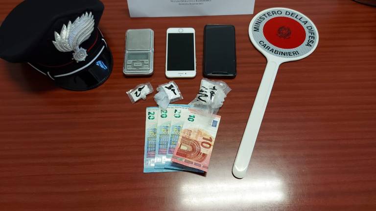 Cesenatico, sorpreso a spacciare dai Carabinieri: arrestato giovane 22enne Cesenatico, sorpreso a spacciare dai Carabinieri: arrestato giovane 22enne