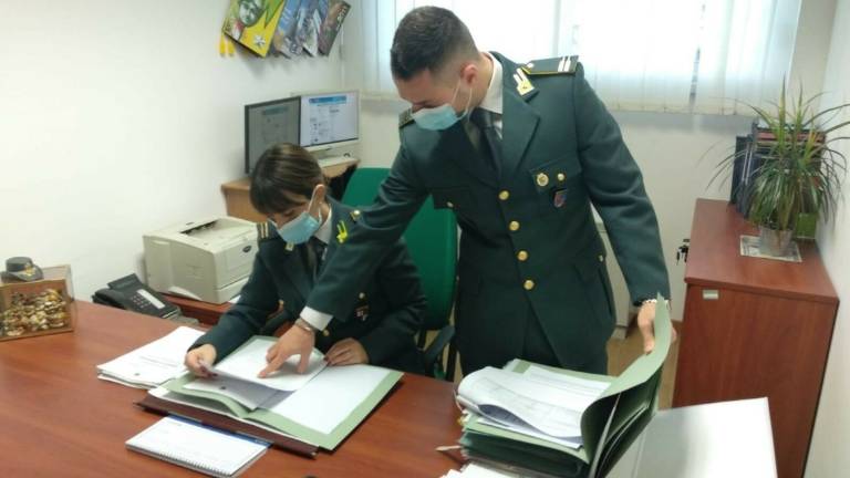 Imola, trasferisce soldi in Romania usando l'identità della madre morta Imola, trasferisce soldi in Romania usando l'identità della madre morta