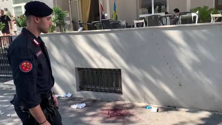 Nuovo accoltellamento a Rimini dopo una lite: ferito portato in ospedale, fermato il presunto autore Nuovo accoltellamento a Rimini dopo una lite: ferito portato in ospedale, fermato il presunto autore