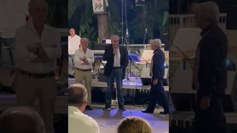 L'omaggio di Cervia al patron del Vip Master, Mario Baldassari, per la promozione della città L'omaggio di Cervia al patron del Vip Master, Mario Baldassari, per la promozione della città
