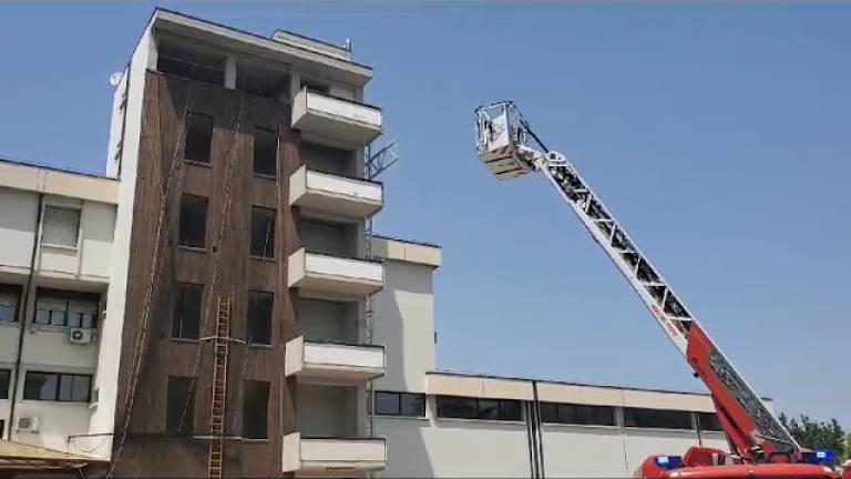 Forlì-Cesena, Vigili del Fuoco: ecco la nuova autoscala VIDEO Forlì-Cesena, Vigili del Fuoco: ecco la nuova autoscala VIDEO