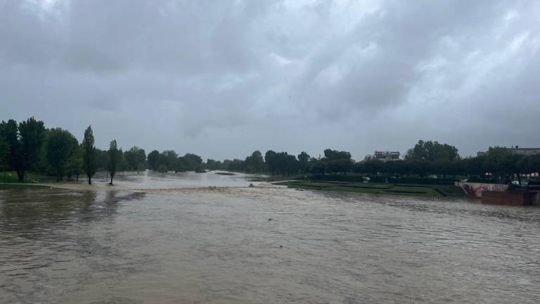 Maltempo e piena del fiume Savio, tra Ravenna e Cervia invito all'evacuazione per 6.300 persone Maltempo e piena del fiume Savio, tra Ravenna e Cervia invito all'evacuazione per 6.300 persone
