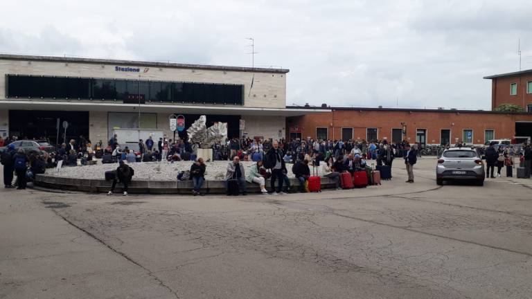 Maltempo Ravenna, parziale ripresa della circolazione ferroviaria. Chiuse ancora alcune tratte Maltempo Ravenna, parziale ripresa della circolazione ferroviaria. Chiuse ancora alcune tratte