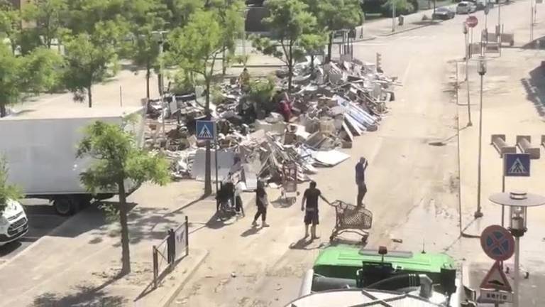 Cesema, alluvione e nuovi rischi di povertà: c'è chi fruga tra gli scarti per cercare qualcosa di utile VIDEO Cesema, alluvione e nuovi rischi di povertà: c'è chi fruga tra gli scarti per cercare qualcosa di utile VIDEO