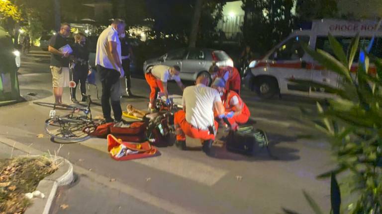 Cesenatico, ragazza investita in bicicletta sulle strisce pedonali Cesenatico, ragazza investita in bicicletta sulle strisce pedonali