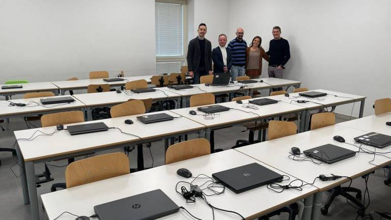 Cesenatico, inaugurata l'aula multimediale del polo scolastico di Villamarina Cesenatico, inaugurata l'aula multimediale del polo scolastico di Villamarina