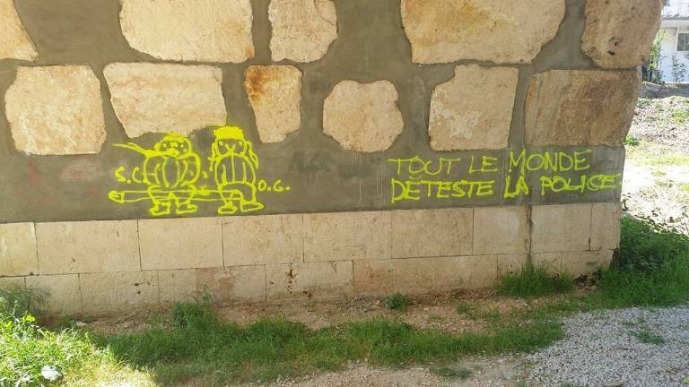 Denunciati gli imbrattatori del ponte romano a Savignano Denunciati gli imbrattatori del ponte romano a Savignano