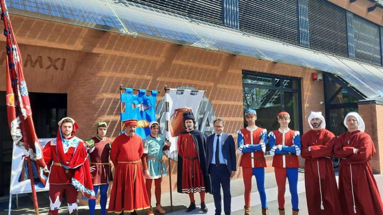 Faenza, Palio: nuovi costumi del rione Rosso Faenza, Palio: nuovi costumi del rione Rosso