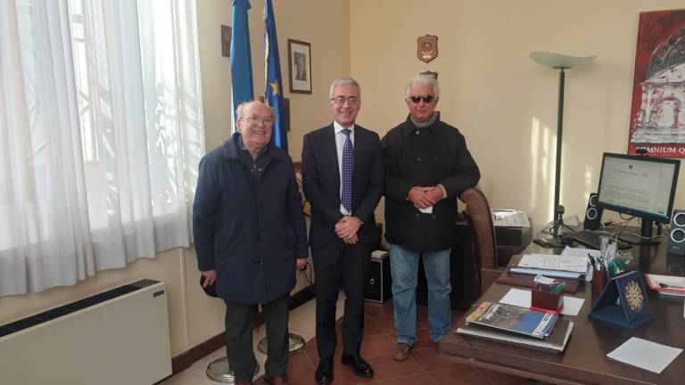 Rimini, l'associazione artisti romagnoli dona una serie di opere alla Prefettura Rimini, l'associazione artisti romagnoli dona una serie di opere alla Prefettura