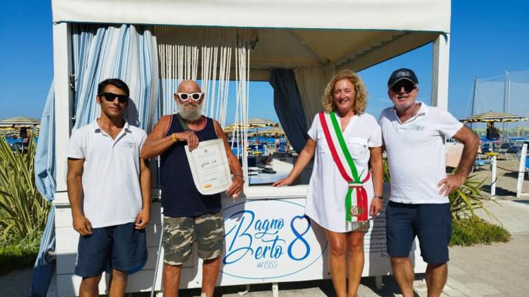 San Mauro Mare, una pergamena per il turista fedelissimo del Bagno Berto San Mauro Mare, una pergamena per il turista fedelissimo del Bagno Berto